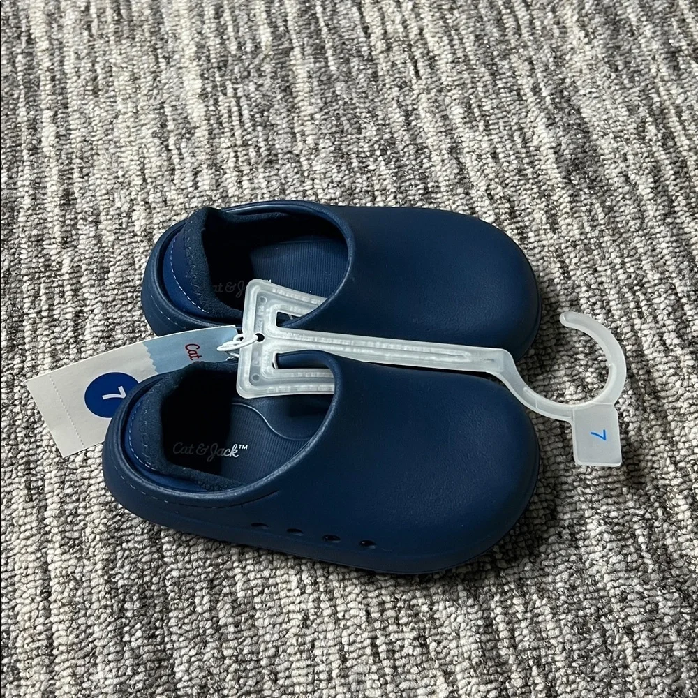 Cat & Jack Dark Blue Kids Slippers Size 7